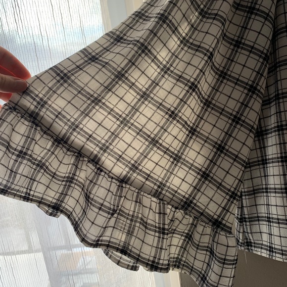 Bell Sleeve Crop Blouse - Picture 3 of 4